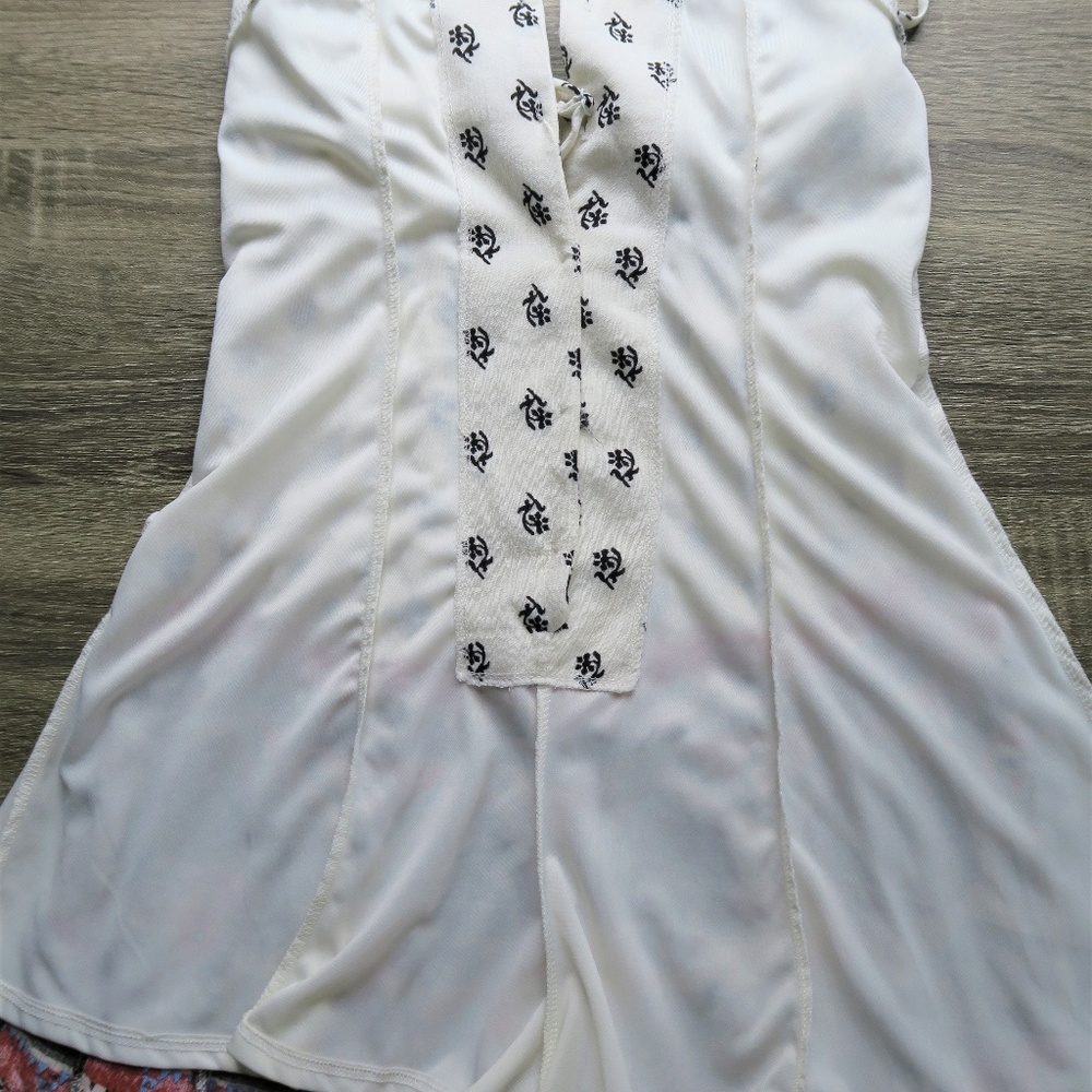 Spring/Summer Romper (S) - Picture 2 of 5